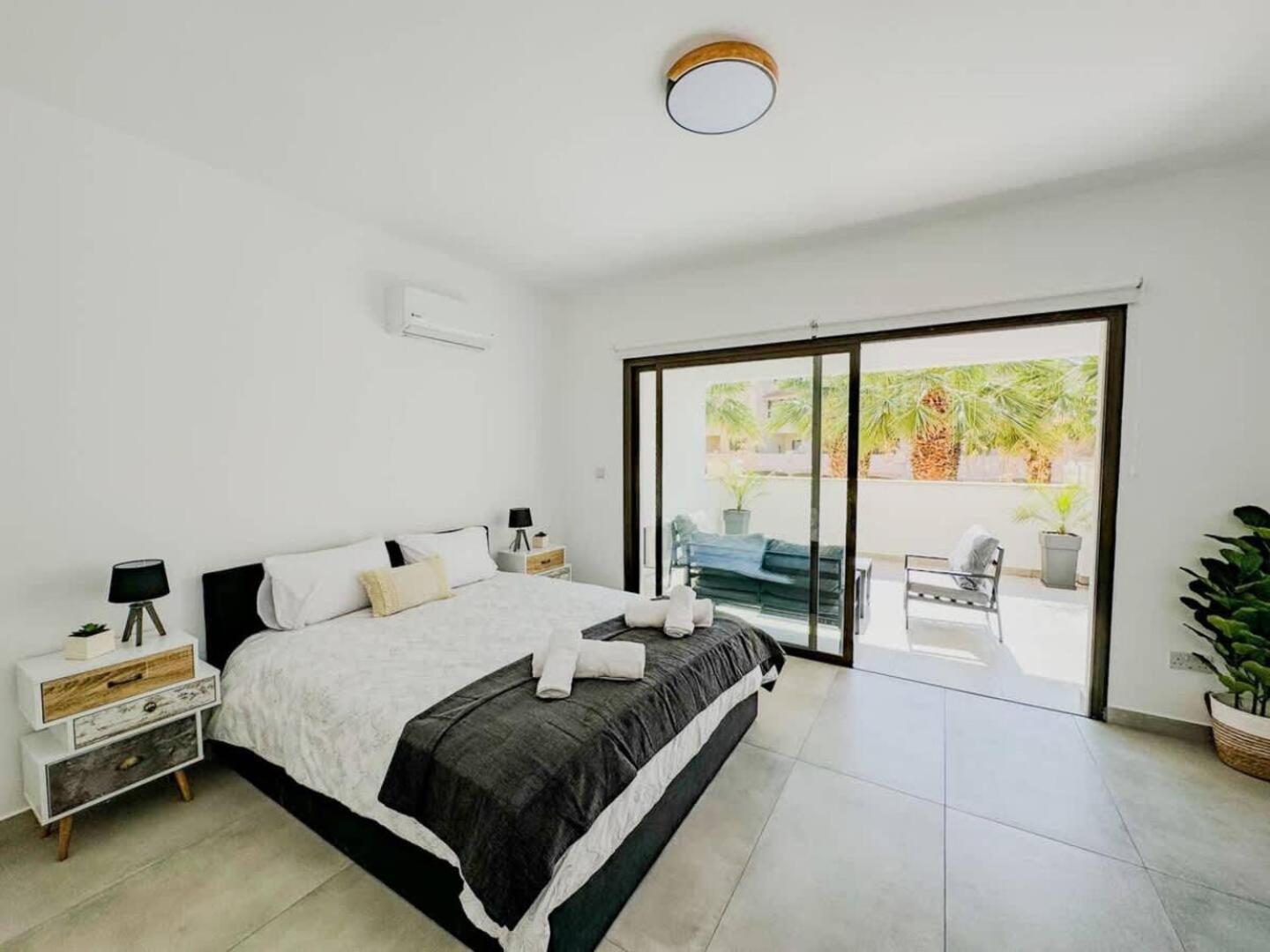 Queens Gardens Paradise Vip, Pool, Mall, Sea Pafos Dış mekan fotoğraf